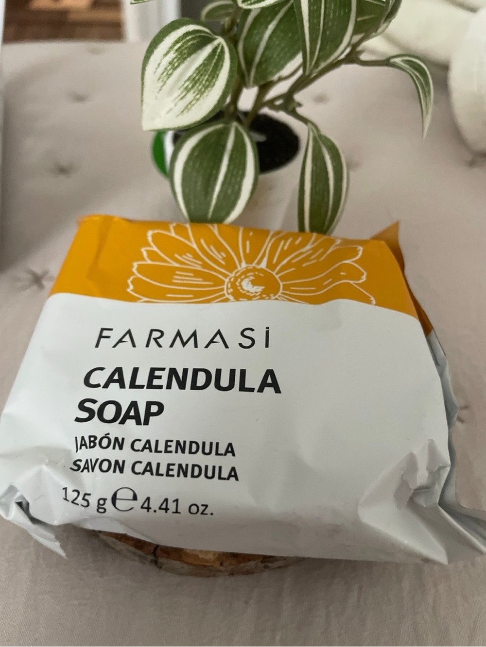 Farmasi Calendula Soap - Yellow & White Pack